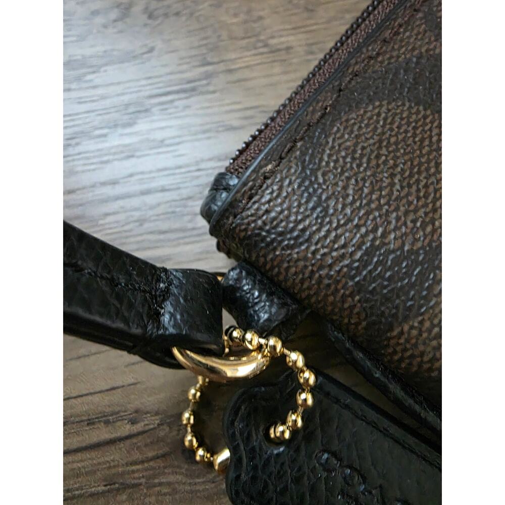 NEW Coach Corner Zip Wristlet in Signature Canvas - Picture 7 of 9